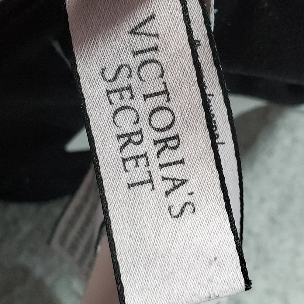 Victoria's Secret Women Bra 44C Black Lined Demi Body By T Shirt Underwired Lace